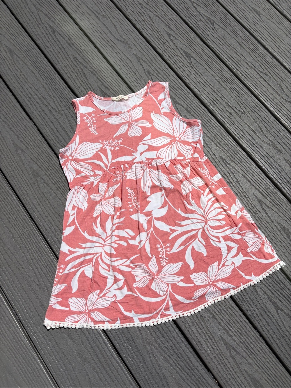 Leaf Patterned Tank Top